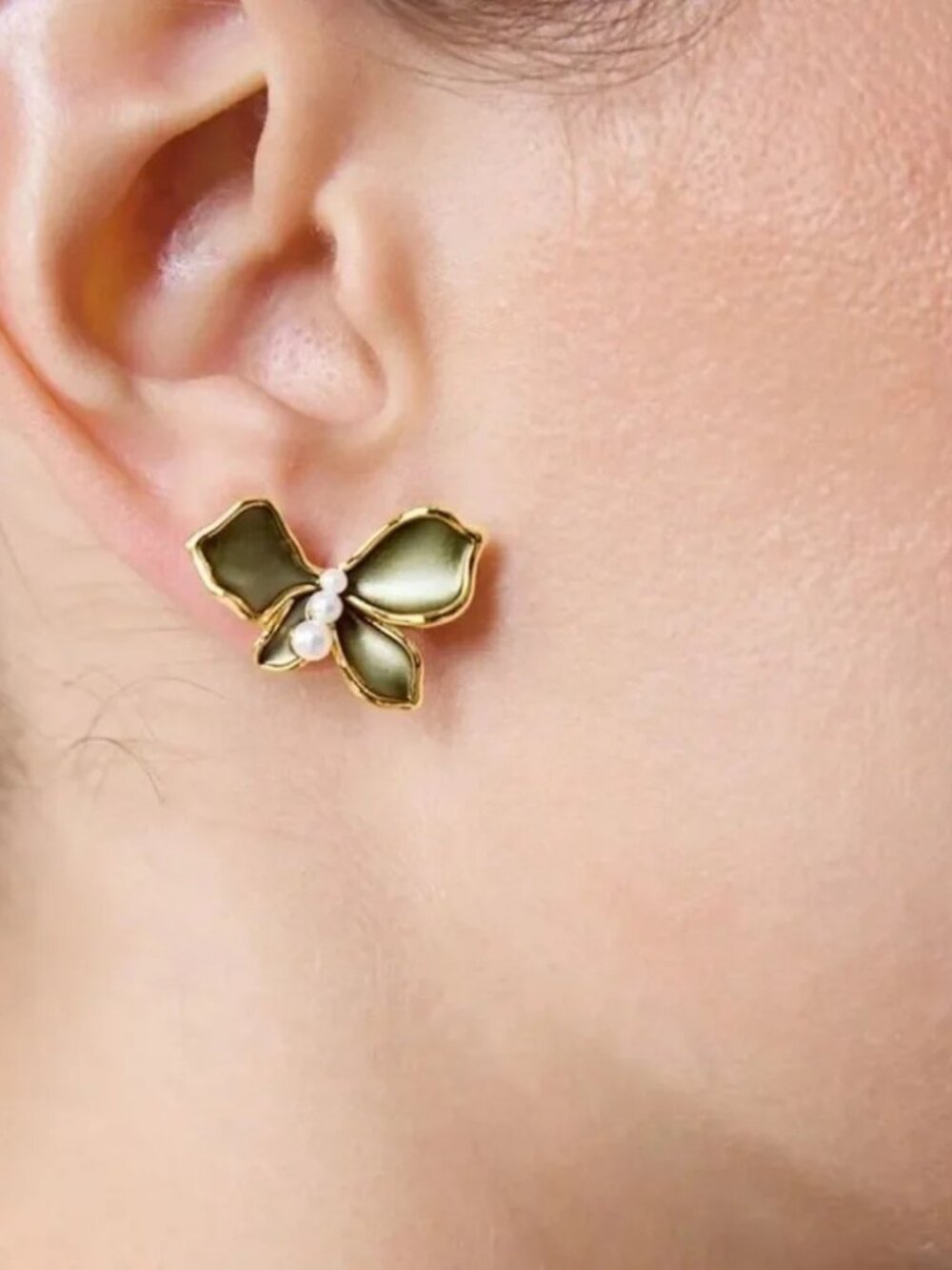 Green Bow EarringsQ 385